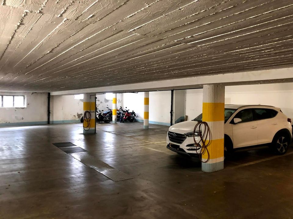 Parking Intérieur pour petite voiture – Indoor Parking